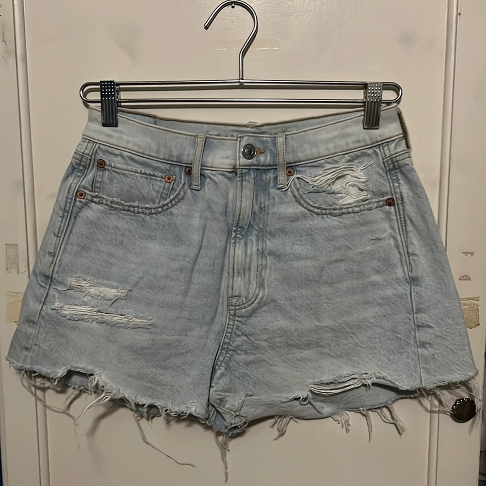 American Eagle 90’s HIGH RISE boyfriend short